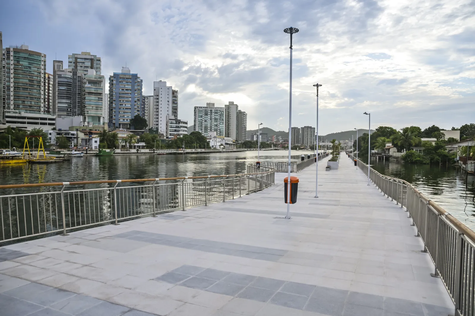 Nova etapa do Canal de Camburi amplia espaços de lazer e mobilidade em Vitória.