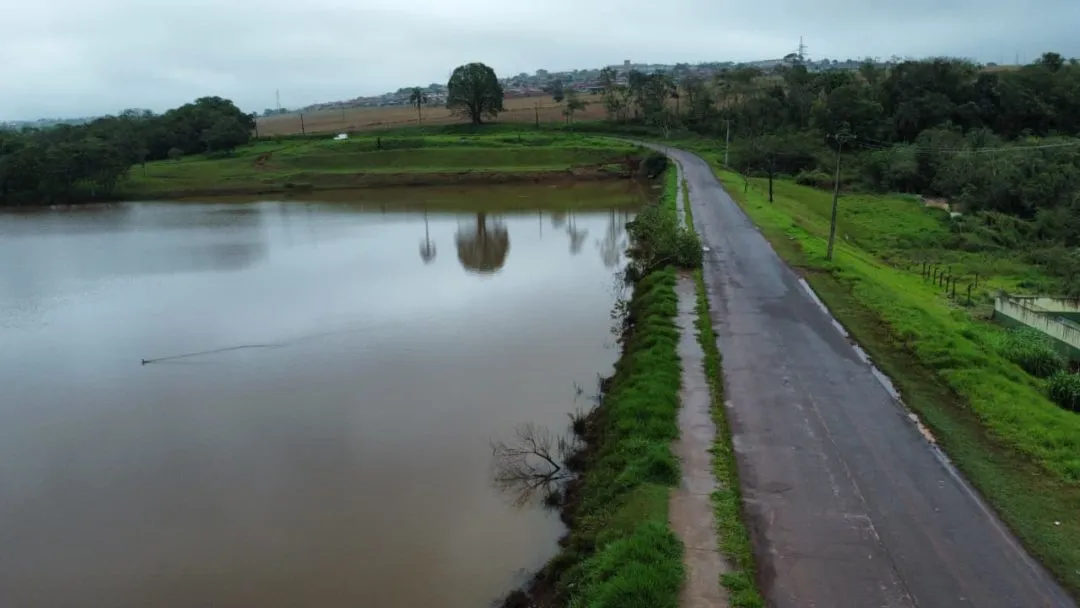 Prefeitura libera trânsito na Rua Rafael Sorpile após força-tarefa na Represa do Schmidt